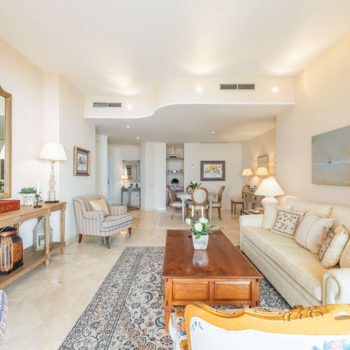 Frontline Beach Apartment in Rio Real, Marbella East | Image 21