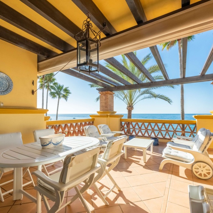 Frontline Beach Apartment in Rio Real, Marbella East | Image 1