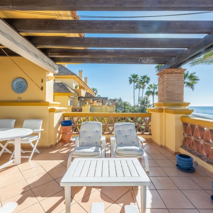 Frontline Beach Apartment in Rio Real, Marbella East | Image 8