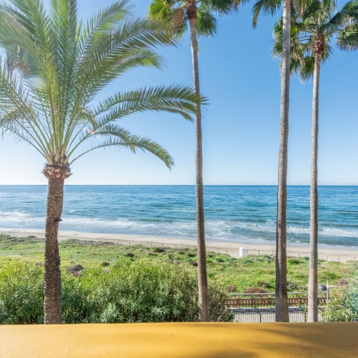 Frontline Beach Apartment in Rio Real, Marbella East | Image 3