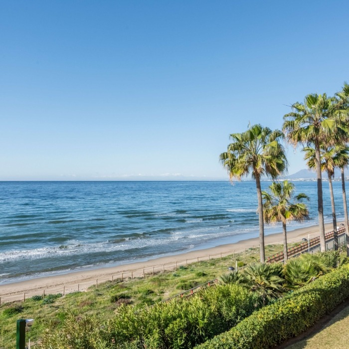 Frontline Beach Apartment in Rio Real, Marbella East | Image 5