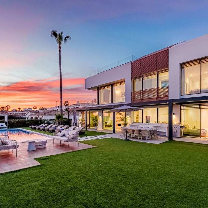 Contemporary Frontline Beach Villa on the New Golden Mile, Estepona | Image 48