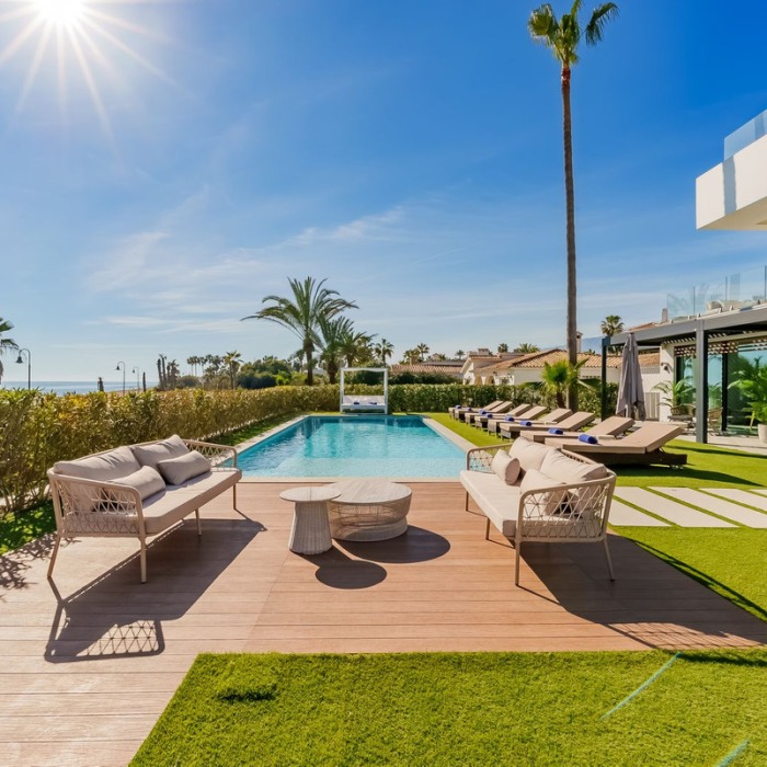Contemporary Frontline Beach Villa on the New Golden Mile, Estepona | Image 44
