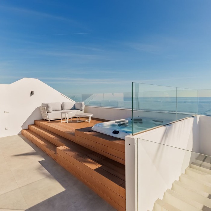 Villa Contemporánea en primera línea de playa en la Nueva Milla de Oro, Estepona | Image 35