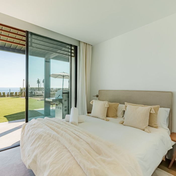 Contemporary Frontline Beach Villa on the New Golden Mile, Estepona | Image 26