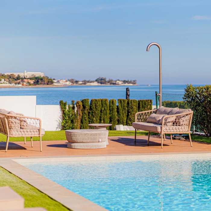 Contemporary Frontline Beach Villa on the New Golden Mile, Estepona | Image 3