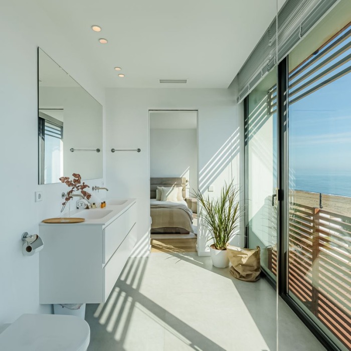 Contemporary Frontline Beach Villa on the New Golden Mile, Estepona | Image 18