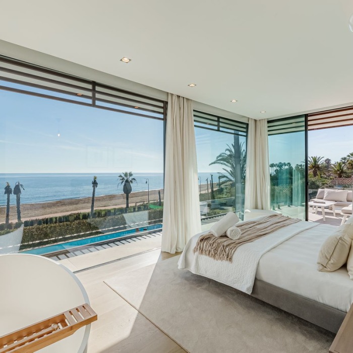 Villa Contemporánea en primera línea de playa en la Nueva Milla de Oro, Estepona | Image 28