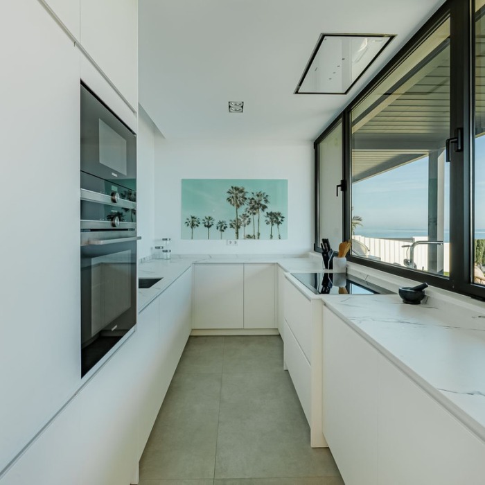 Contemporary Frontline Beach Villa on the New Golden Mile, Estepona | Image 14