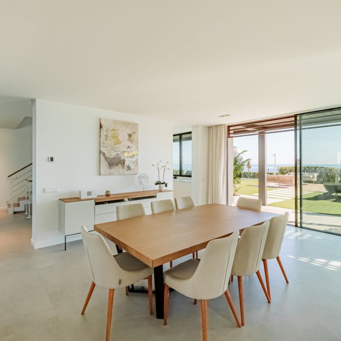 Contemporary Frontline Beach Villa on the New Golden Mile, Estepona | Image 12