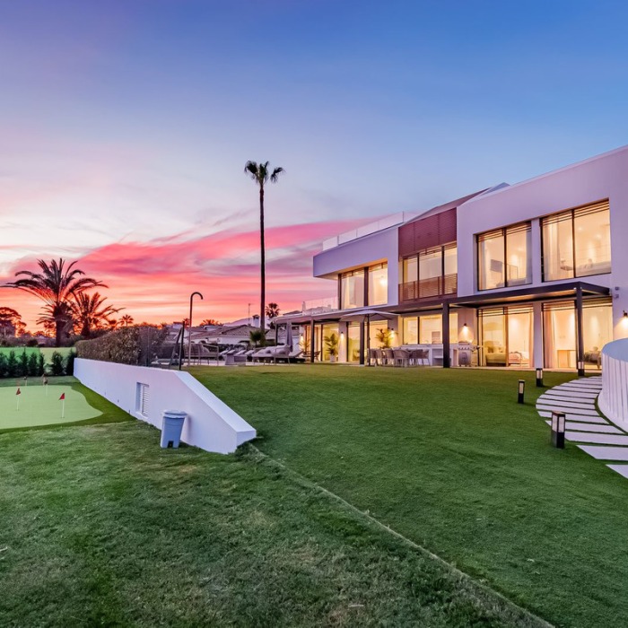 Villa Contemporánea en primera línea de playa en la Nueva Milla de Oro, Estepona | Image 56