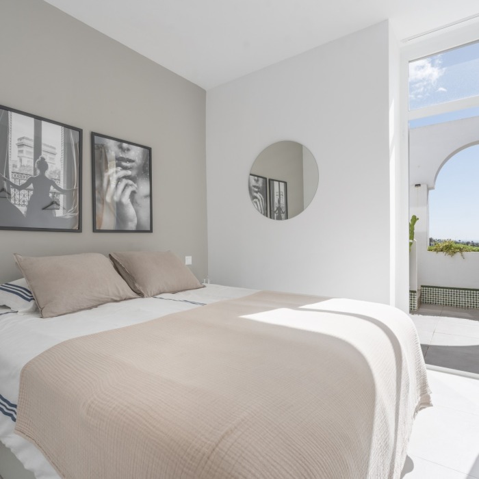 Duplex Penthouse with Panoramic Sea Views in La Quinta, Benahavis | Image 13