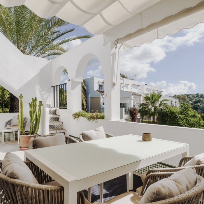 Duplex Penthouse with Panoramic Sea Views in La Quinta, Benahavis | Image 6