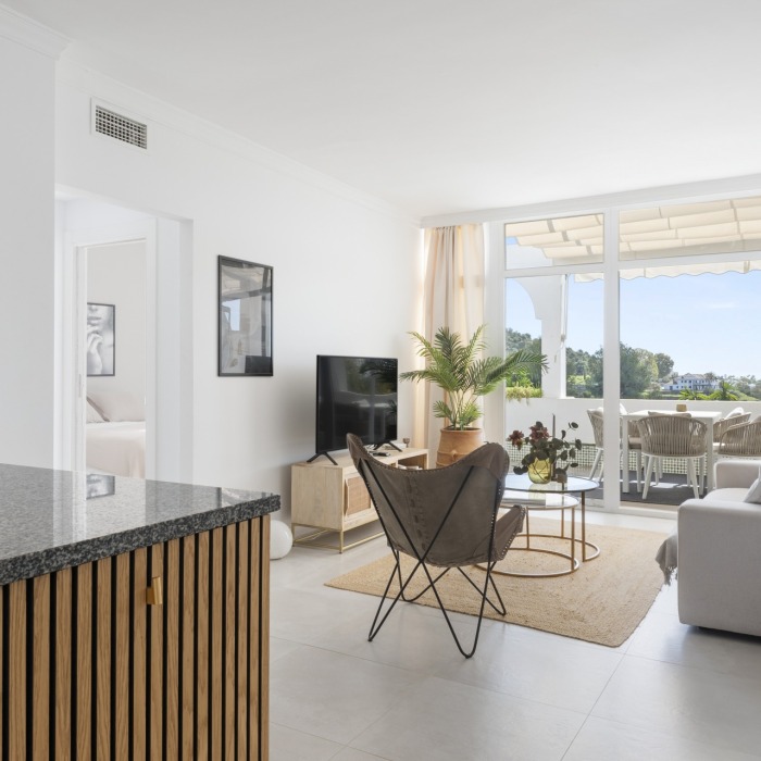 Duplex Penthouse with Panoramic Sea Views in La Quinta, Benahavis | Image 2