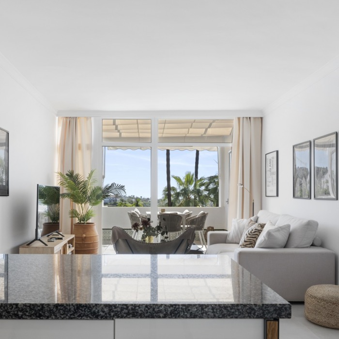 Duplex Penthouse with Panoramic Sea Views in La Quinta, Benahavis | Image 5