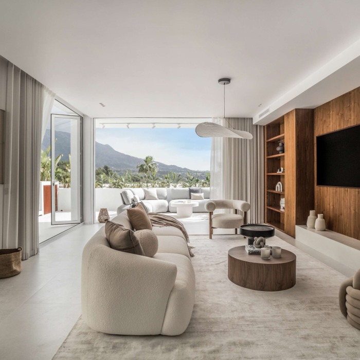 Modern Frontline Golf Townhouse in Aloha, Nueva Andalucia | Image 11