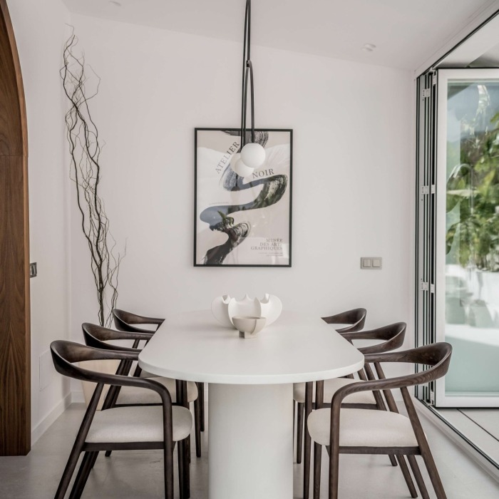 Modern Frontline Golf Townhouse in Aloha, Nueva Andalucia | Image 17