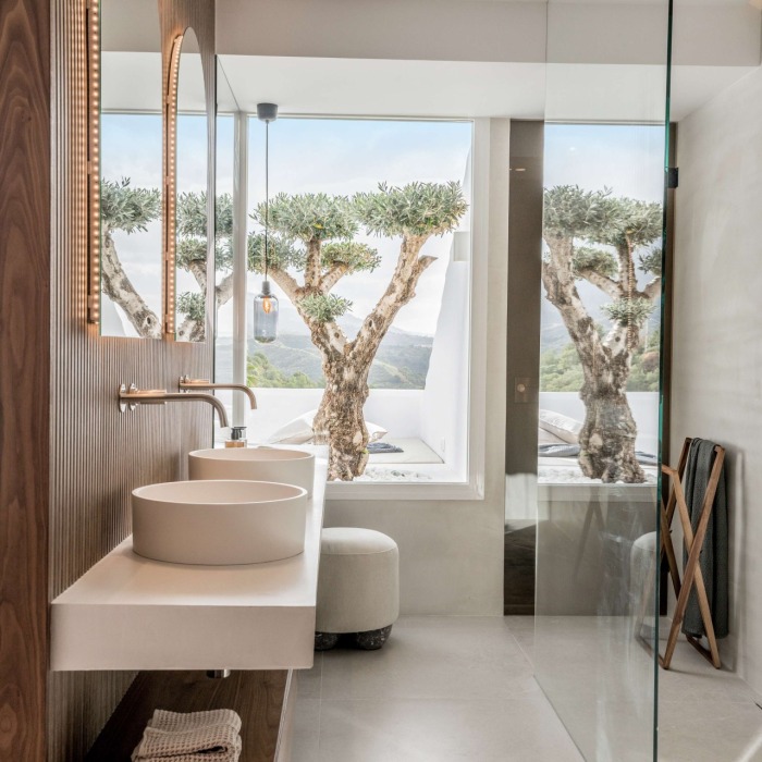 Modern Frontline Golf Townhouse in Aloha, Nueva Andalucia | Image 34