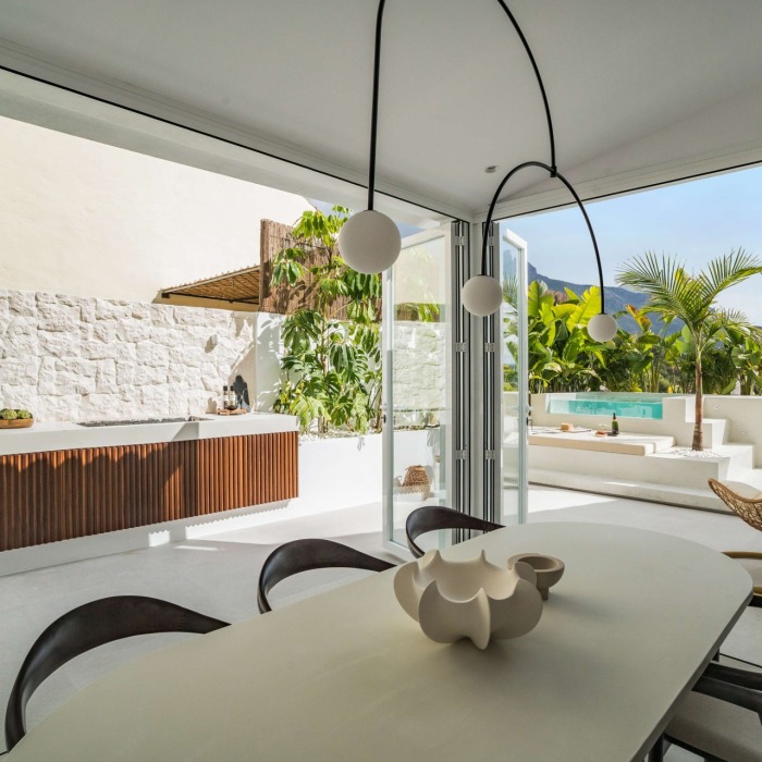 Modern Frontline Golf Townhouse in Aloha, Nueva Andalucia | Image 4