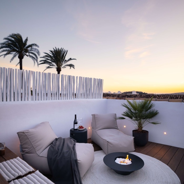 Modern Frontline Golf Townhouse in Aloha, Nueva Andalucia | Image 49