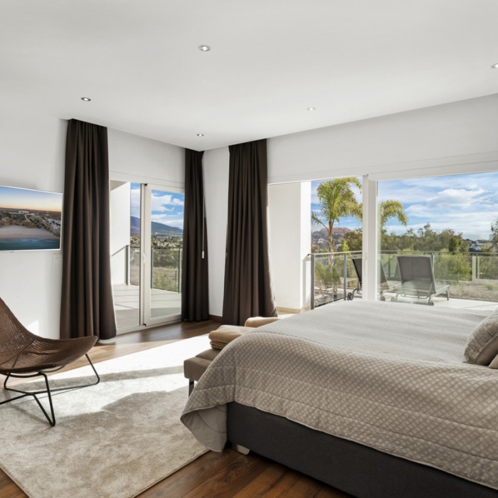 Modern Villa with beautiful views in La Quinta, Benahavis | Image 13