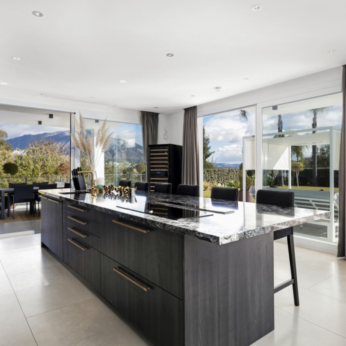 Modern Villa with beautiful views in La Quinta, Benahavis | Image 7