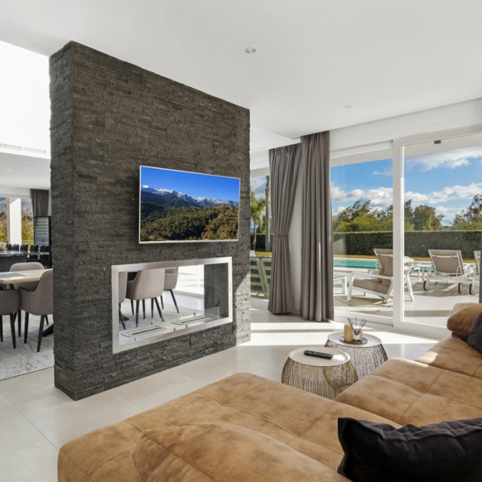 Modern Villa with beautiful views in La Quinta, Benahavis | Image 3