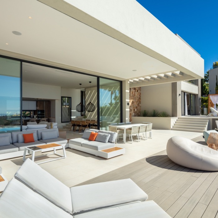 Contemporary Villa with Sea View in Nueva Andalucia | Image 7