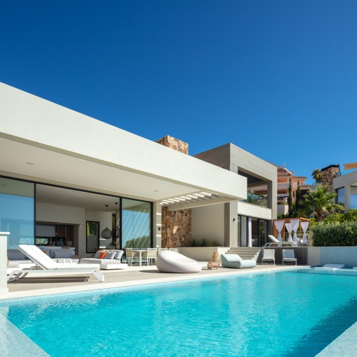Contemporary Villa with Sea View in Nueva Andalucia | Image 6