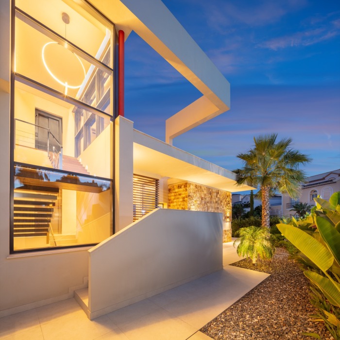 Contemporary Villa with Sea View in Nueva Andalucia | Image 23