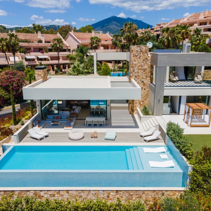 Contemporary Villa with Sea View in Nueva Andalucia | Image 5