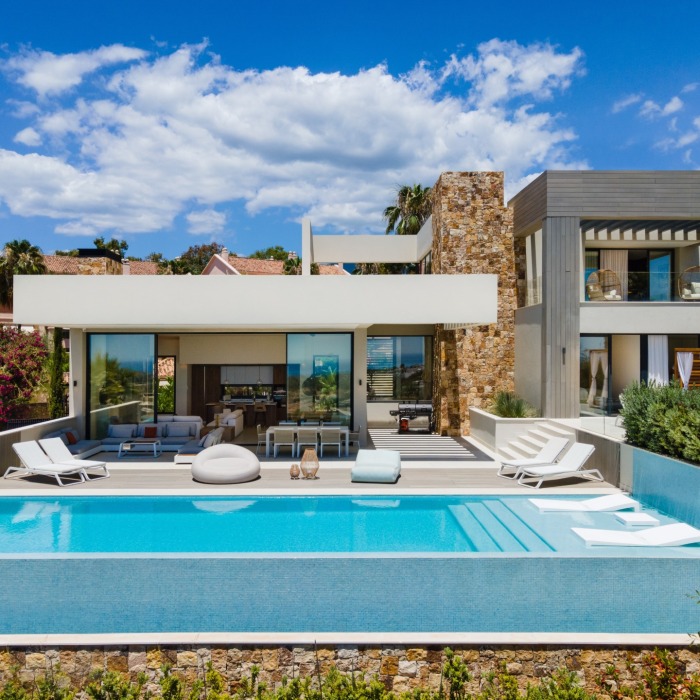 Contemporary Villa with Sea View in Nueva Andalucia