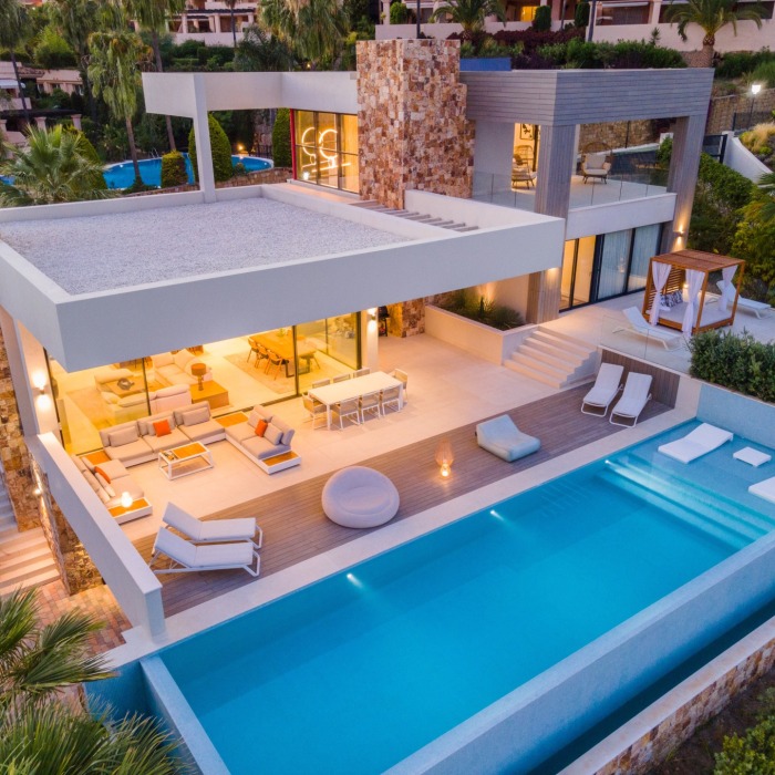 Contemporary Villa with Sea View in Nueva Andalucia | Image 4