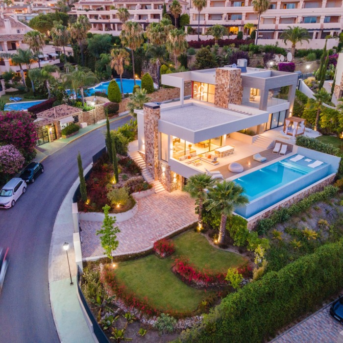 Contemporary Villa with Sea View in Nueva Andalucia | Image 29