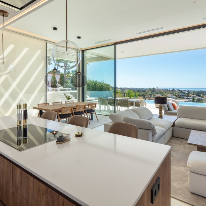 Contemporary Villa with Sea View in Nueva Andalucia | Image 11
