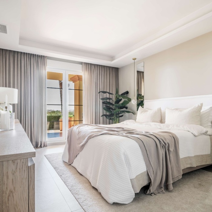 Designer Apartment with Sea View in Nueva Andalucia | Image 10