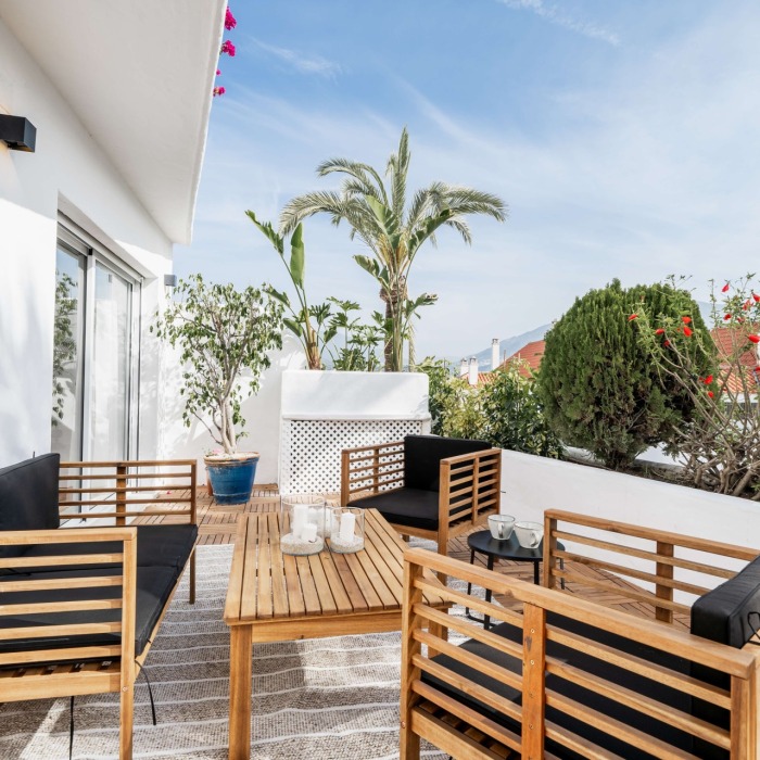 Breathtaking Modern Apartment in Jardines de Andalucia in Nueva Andalucia | Image 4