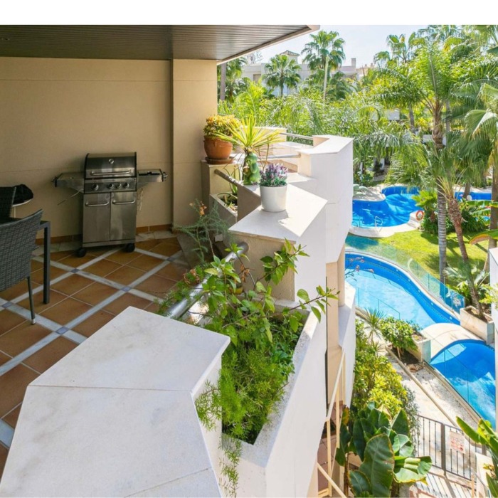 Beautiful Apartment in Fuente Aloha, Nueva Andalucia | Image 7