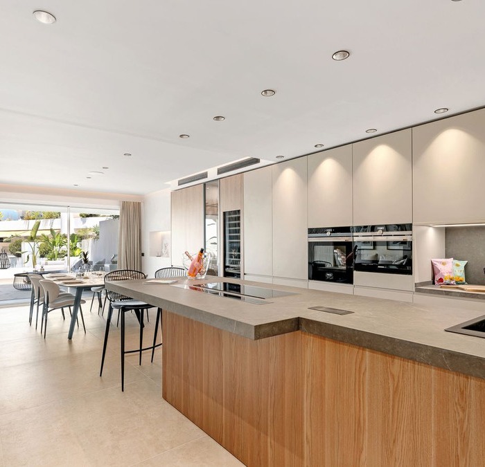 Luxurious Contemporary Apartment in Lomas de Marbella, Marbella Golden Mile | Image 1