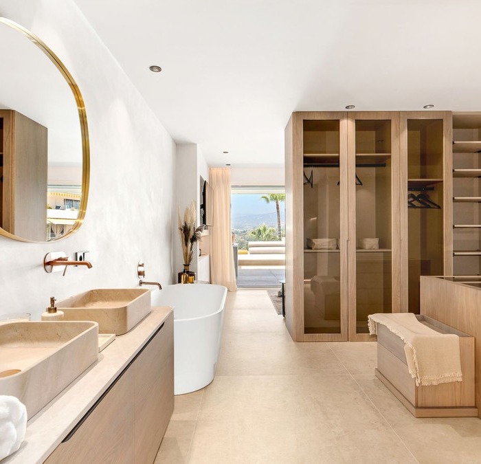 Luxurious Contemporary Apartment in Lomas de Marbella, Marbella Golden Mile | Image 3