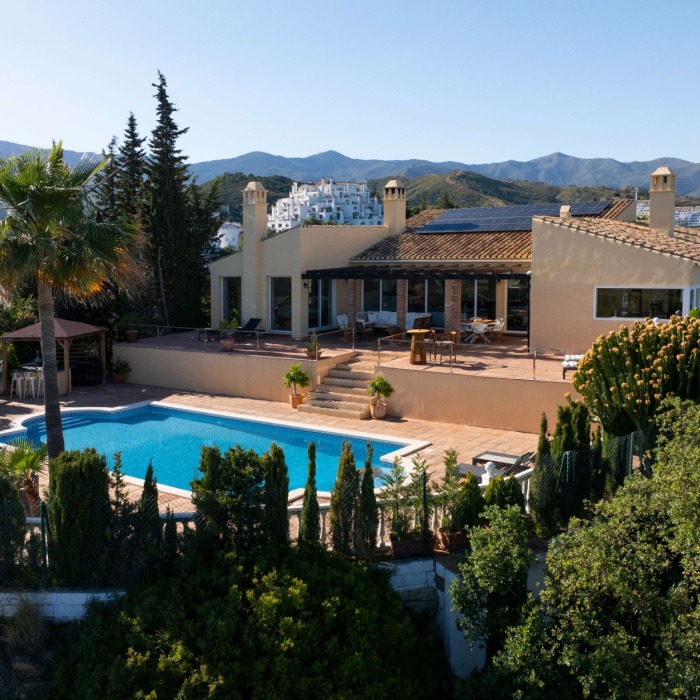 Villa with Panoramic Sea Views in El Padron, Estepona | Image 2