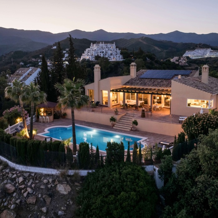 Villa with Panoramic Sea Views in El Padron, Estepona | Image 15