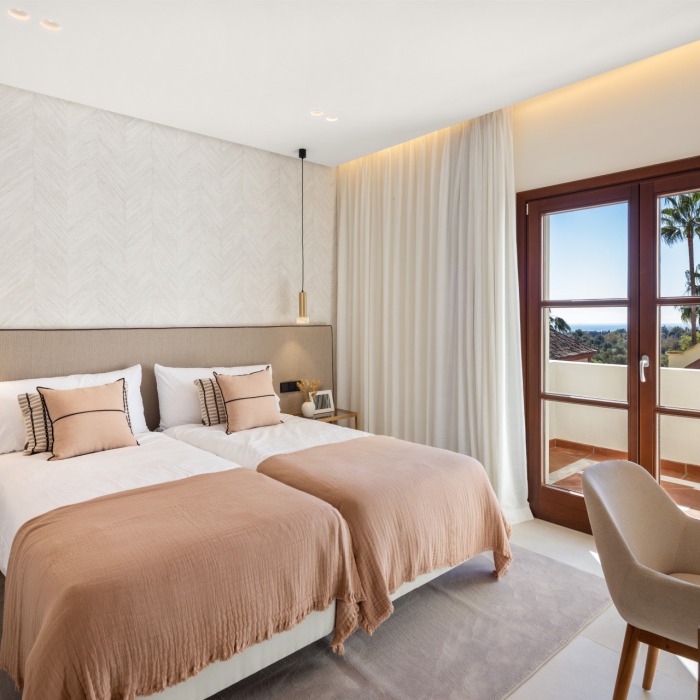 Preciosa casa adosada diseñada con buen gusto en La Capellania, Milla de Oro de Marbella | Image 10