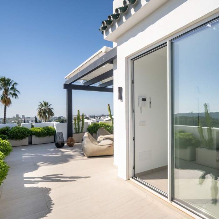 Moderna Casa Adosada con vistas al Mar en La Colina, Nueva Andalucía | Image 4