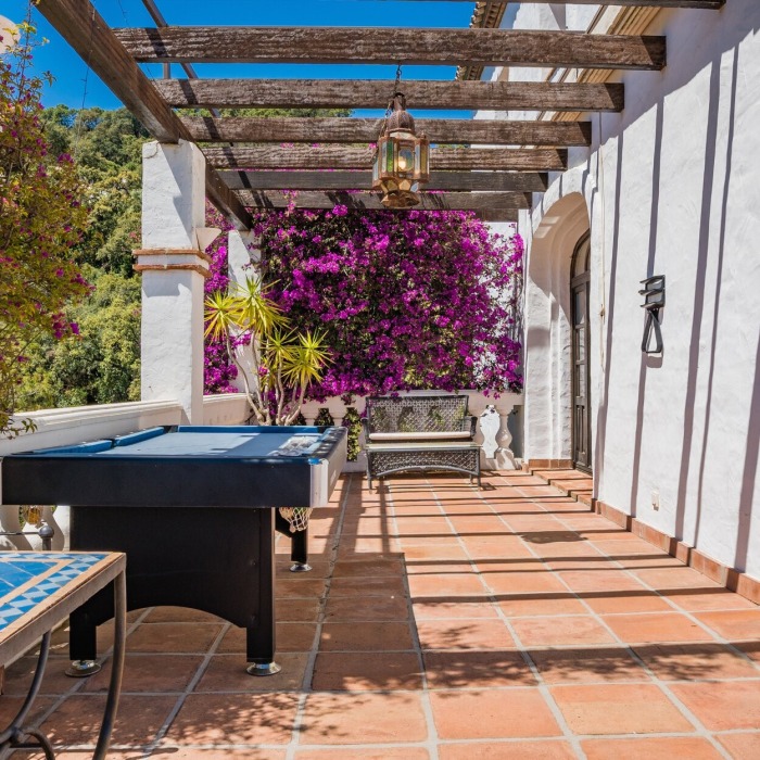 Breathtaking Andalusian Villa in El Madroñal, Benahavis | Image 37