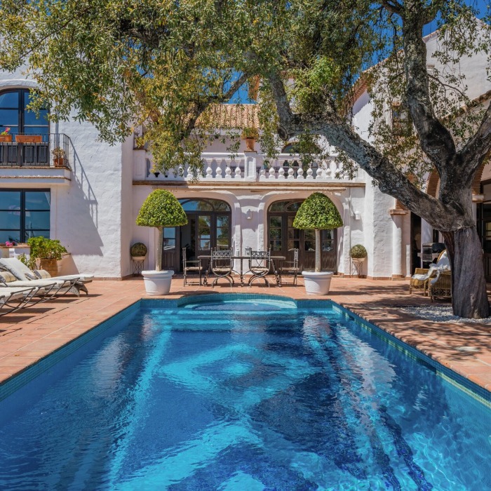 Breathtaking Andalusian Villa in El Madroñal, Benahavis | Image 33