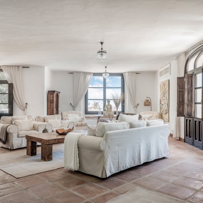 Breathtaking Andalusian Villa in El Madroñal, Benahavis | Image 18