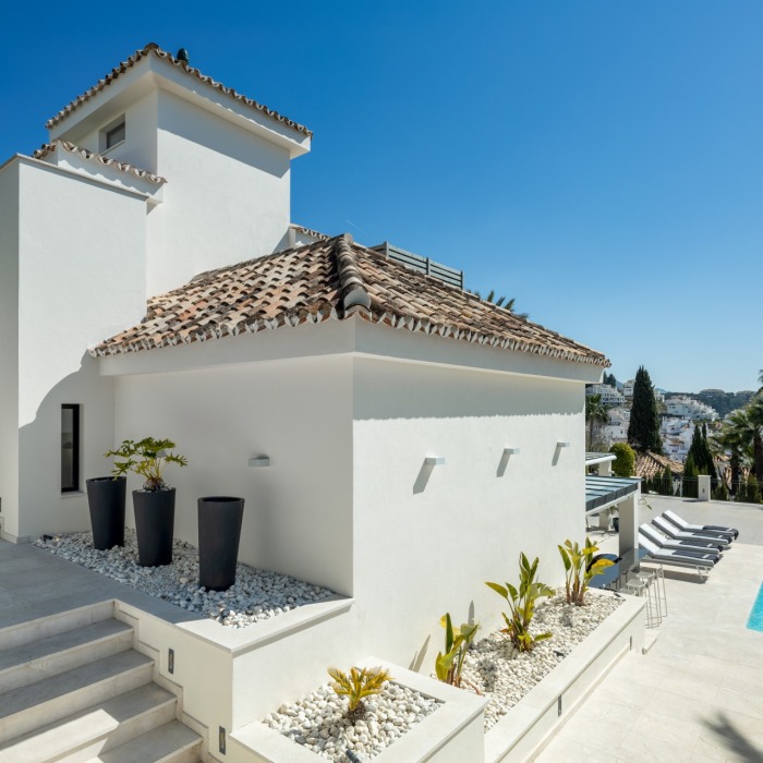 Hermosa Villa con Vistas Panorámicas al Mar en Los Naranjos Hill Club, Nueva Andalucía | Image 3