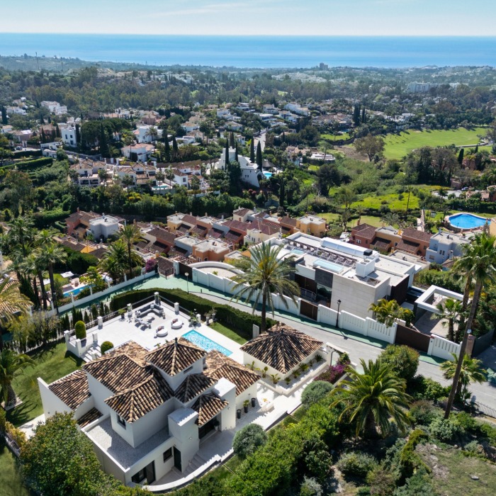 Hermosa Villa con Vistas Panorámicas al Mar en Los Naranjos Hill Club, Nueva Andalucía | Image 22