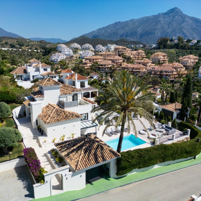 Hermosa Villa con Vistas Panorámicas al Mar en Los Naranjos Hill Club, Nueva Andalucía | Image 20